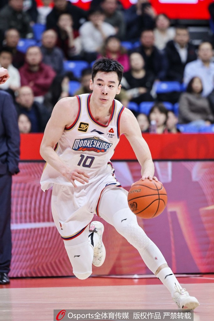 上赛季场均16.1分 媒体人:同曦预计执行郭昊文下赛季的球队选项