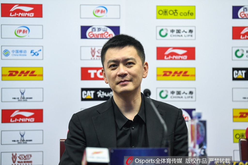 杨鸣:三连冠的光环让部分球员产生了“想做更多而非更好”的心态